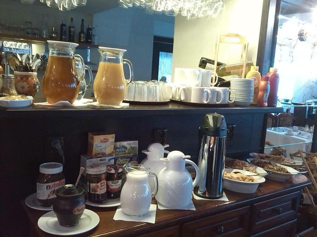 Hotel Adam ทรุตนอฟ ภายนอก รูปภาพ
